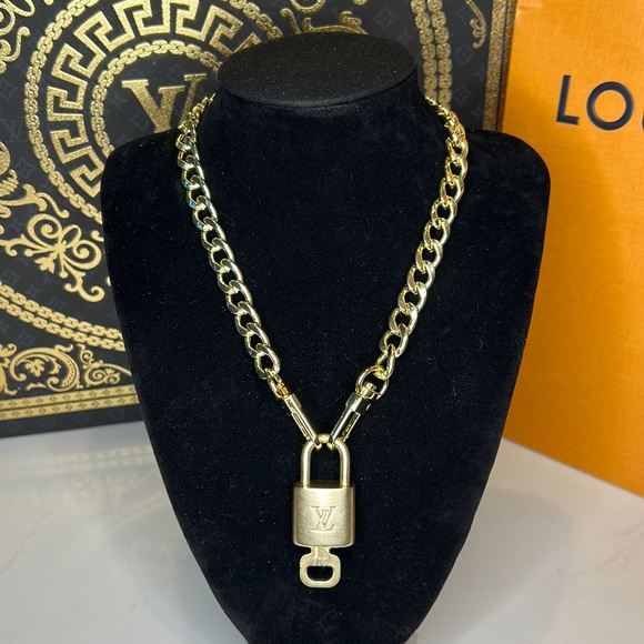 LOUIS VUITTON | Gold-Toned Lock and Key Set #309 on 16” Link Chain - Picture 1 of 4